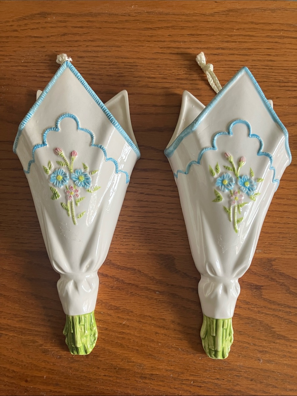Cottagecore vintage set 2 wall pocket floral vases handkerchief look EUC